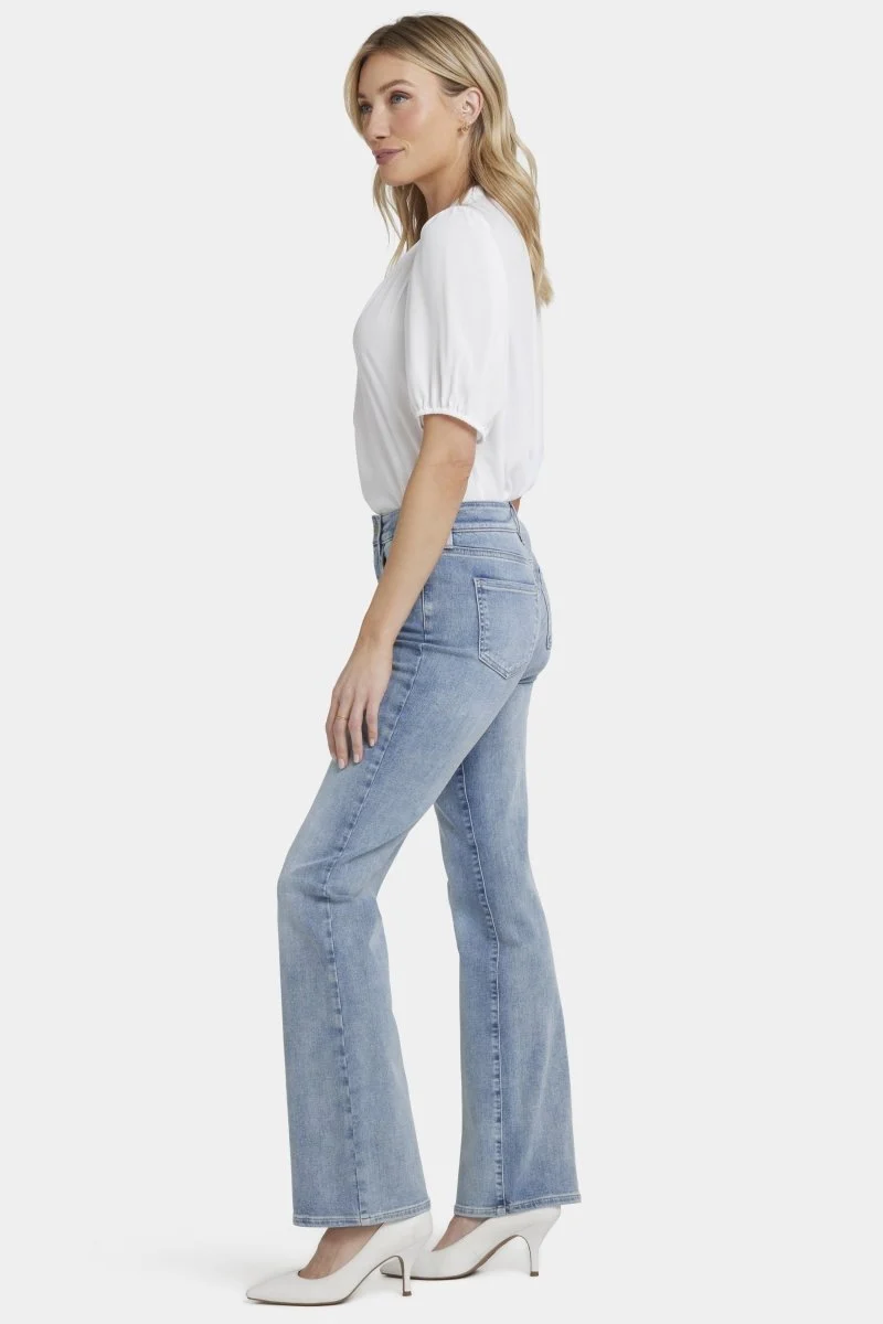 Blake High Rise Slim Flare Hellblau Premium Denim | Haley