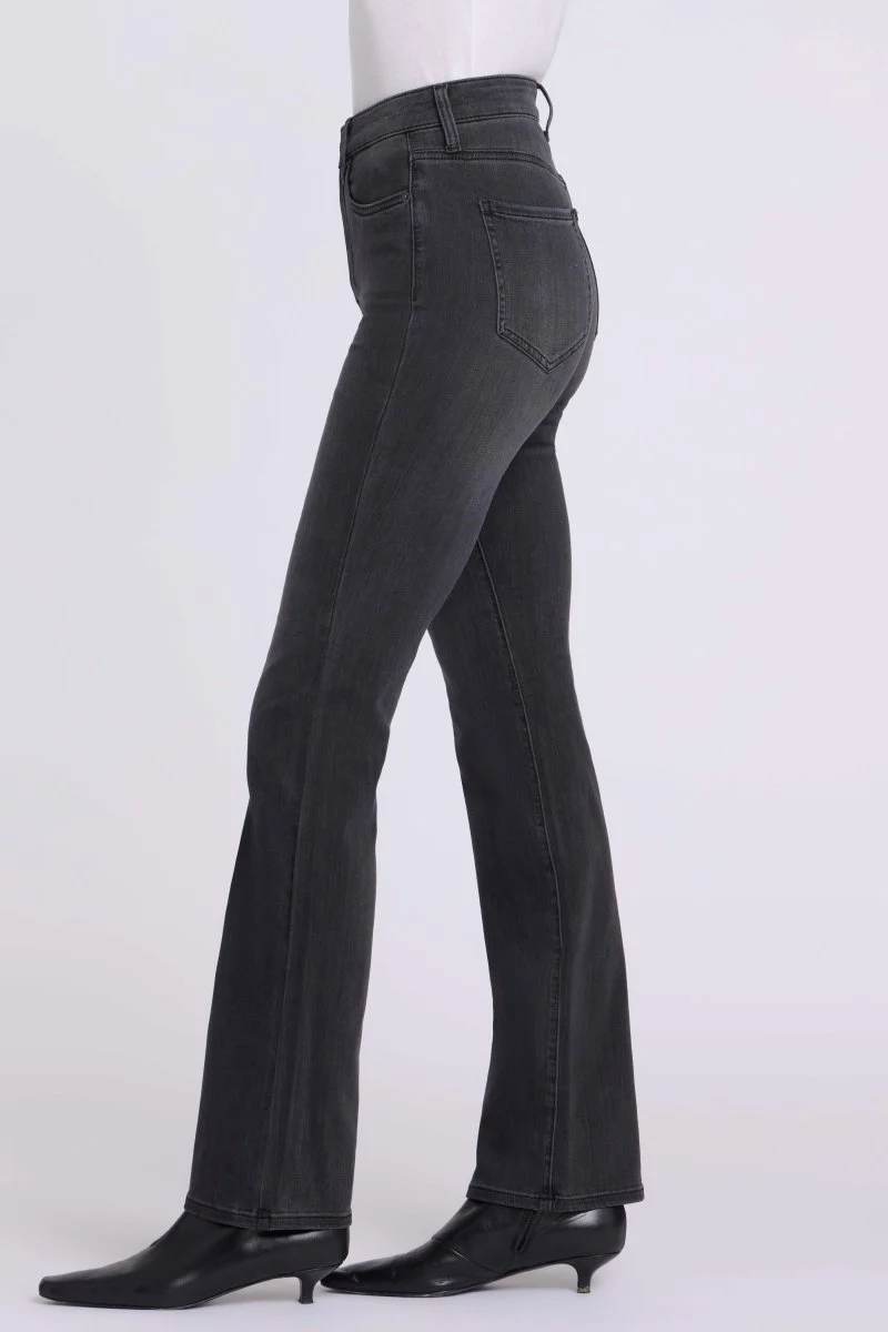 Barbara Bootcut Jeans aus Sure Stretch® Denim mit High Waist | Helleborus