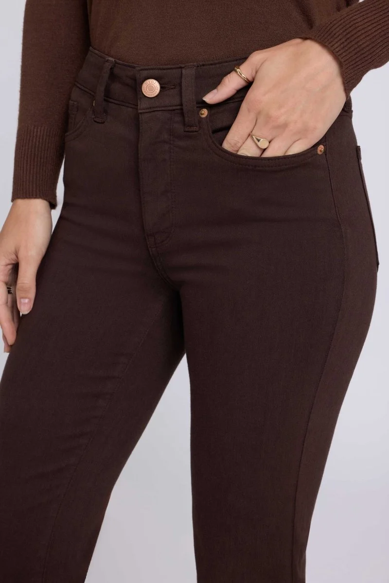 Marilyn Straight Jeans aus Sure Stretch® Denim | Bitter Chocolate