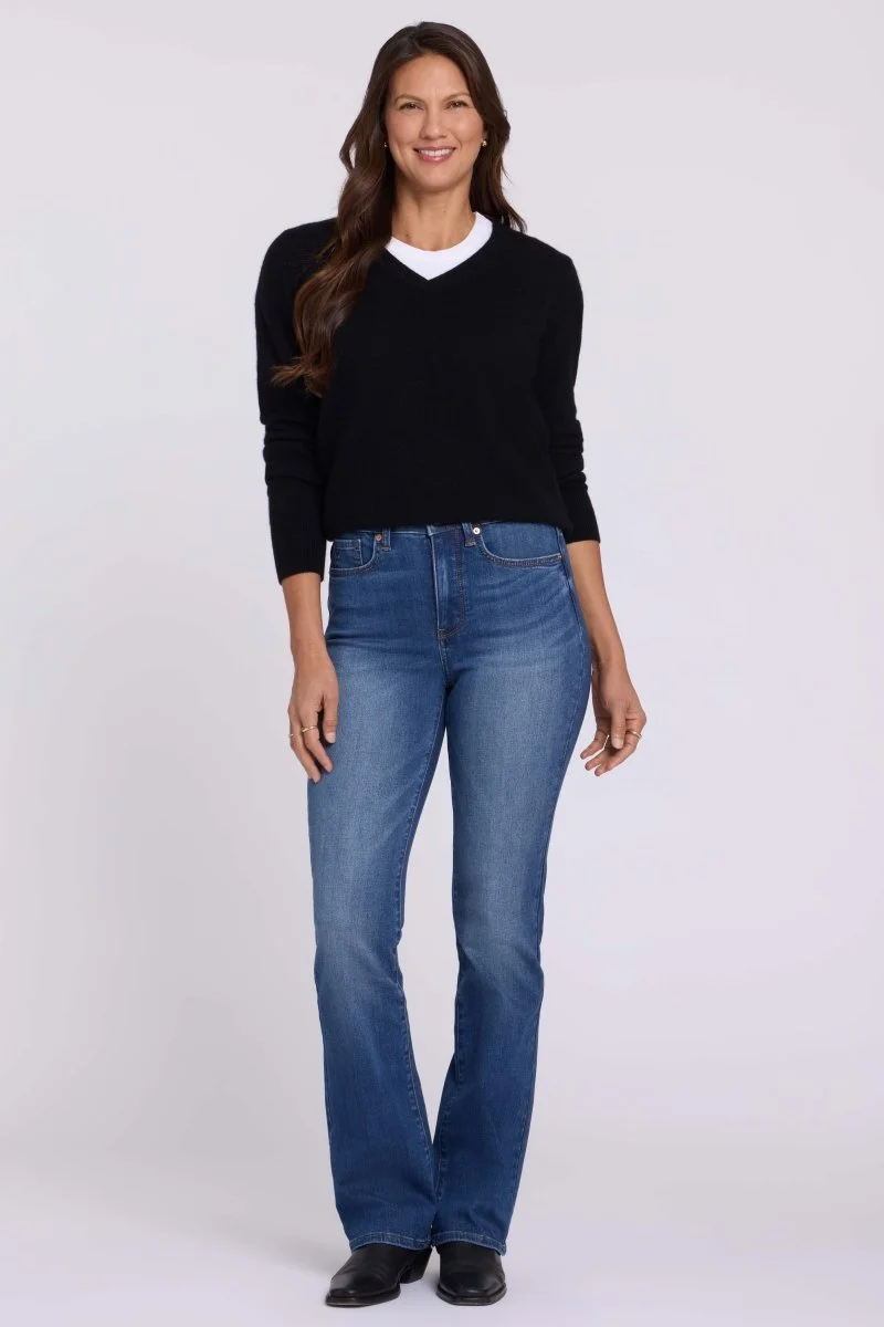Barbara Bootcut Jeans aus Sure Stretch® Denim mit High Waist | Elm
