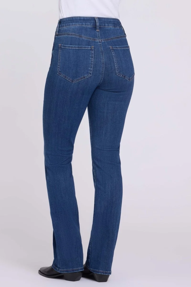 Barbara Bootcut Jeans aus Sure Stretch® Denim mit High Waist | Elm