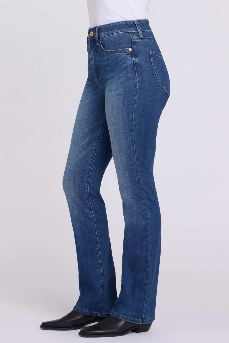 Barbara Bootcut Jeans aus Sure Stretch® Denim mit High Waist | Elm