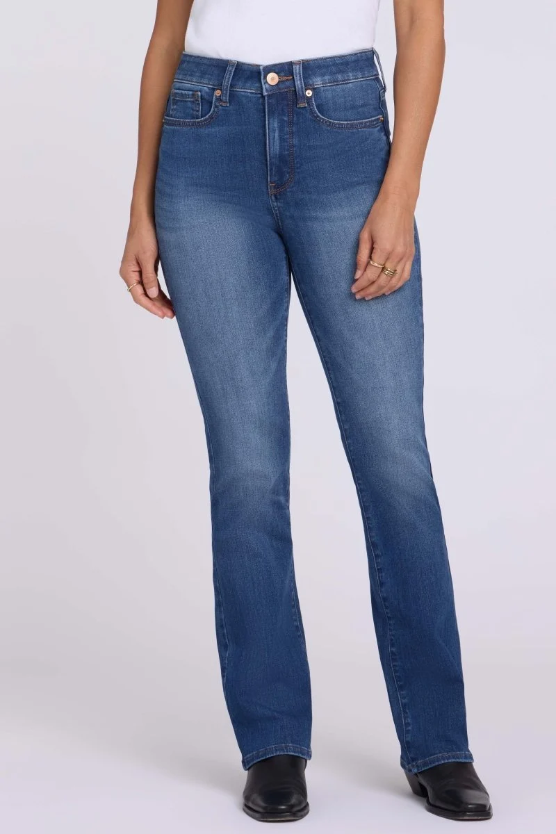Barbara Bootcut Jeans aus Sure Stretch® Denim mit High Waist | Elm