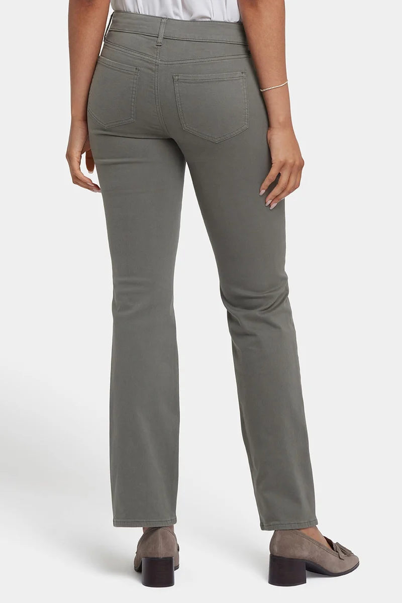 Marilyn Straight Jeans Grün Farbiger Denim | Vine Leaf