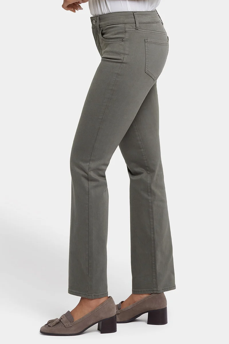 Marilyn Straight Jeans Grün Farbiger Denim | Vine Leaf