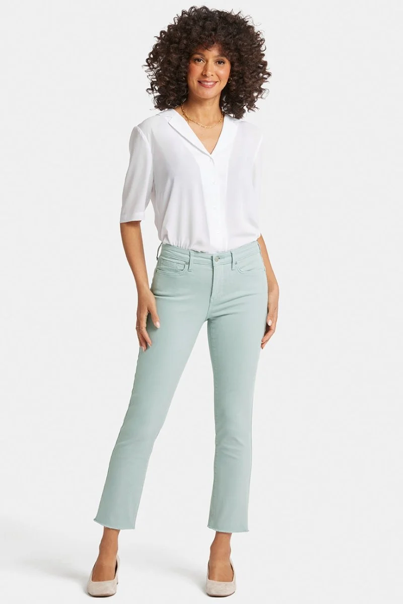 Sheri Slim Knöcheljeans Abgeschnittener Saum Grün Farbiger Denim | Snow Mint