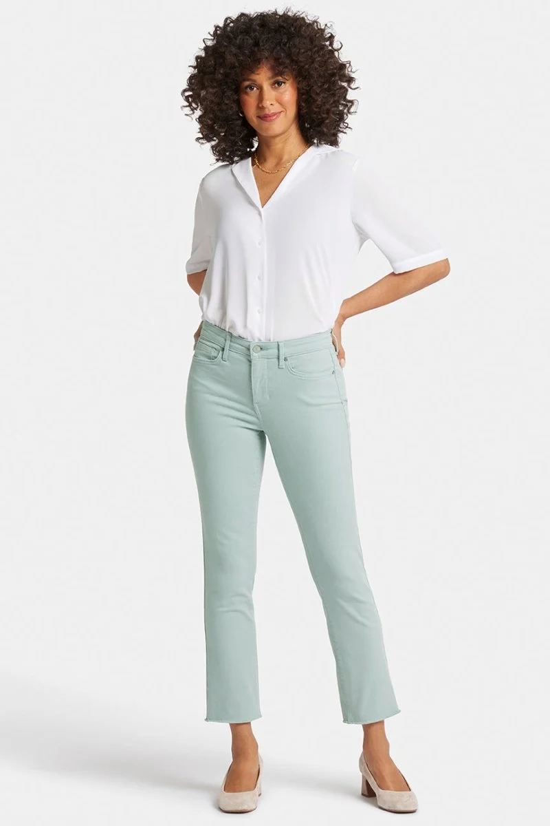 Sheri Slim Knöcheljeans Abgeschnittener Saum Grün Farbiger Denim | Snow Mint