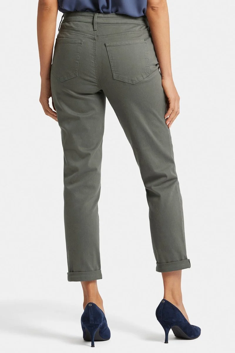 Margot Girlfriend Jeans Grün Farbiger Denim | Vine Leaf