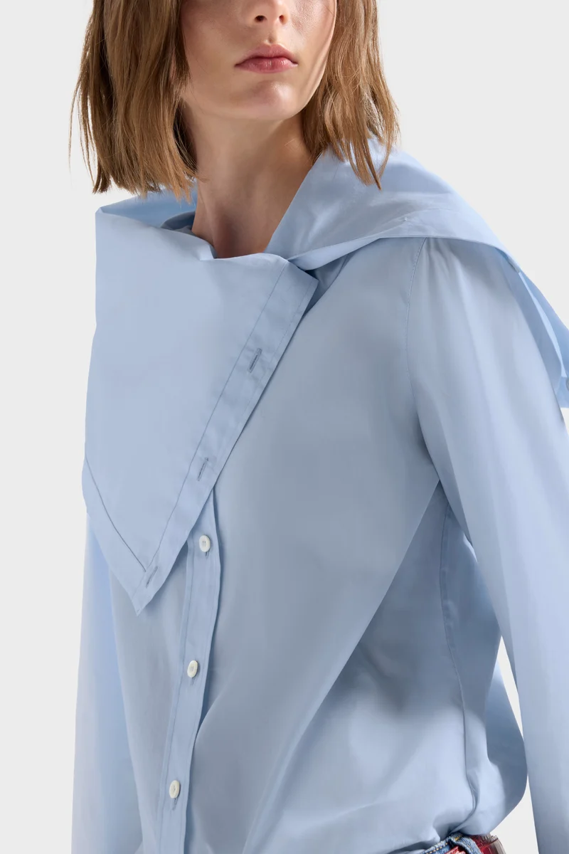 HIGH NECK LONG SLEEVE SHIRT in Poplin Sky Blue