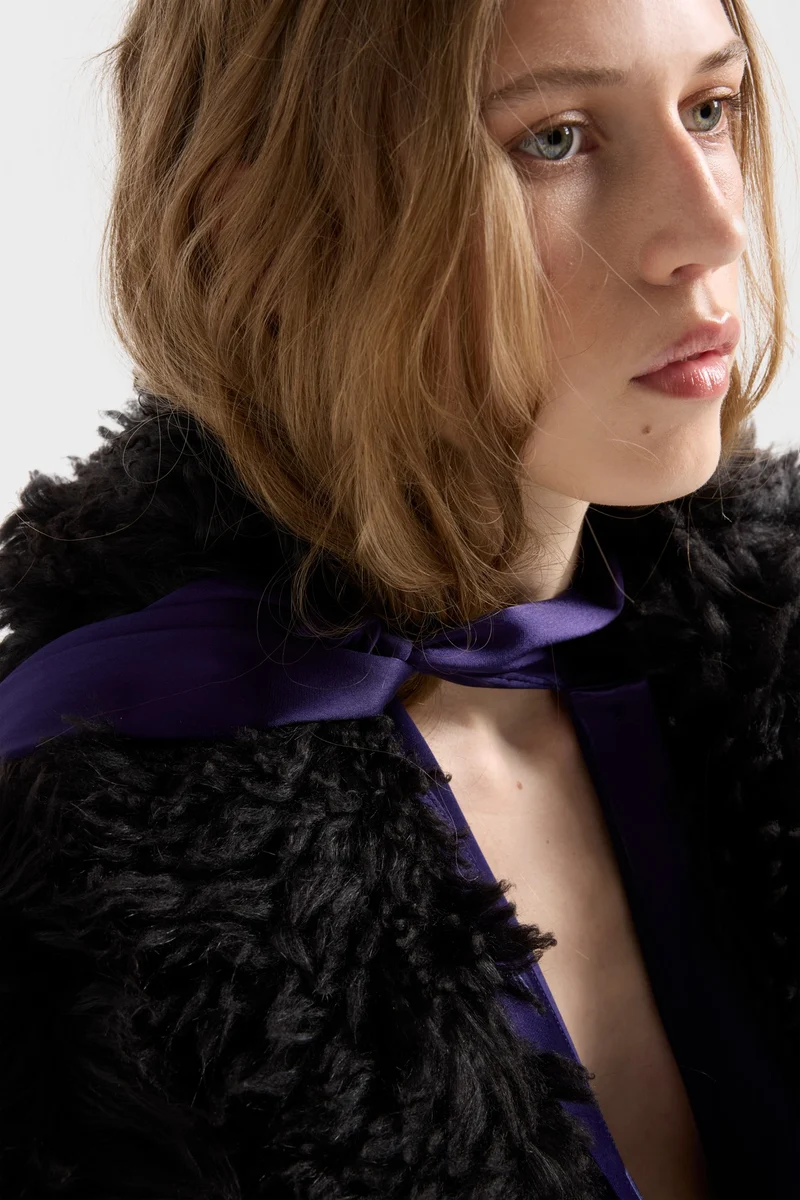 LONG SLEEVE BOW SHIRT in Satin Icevine