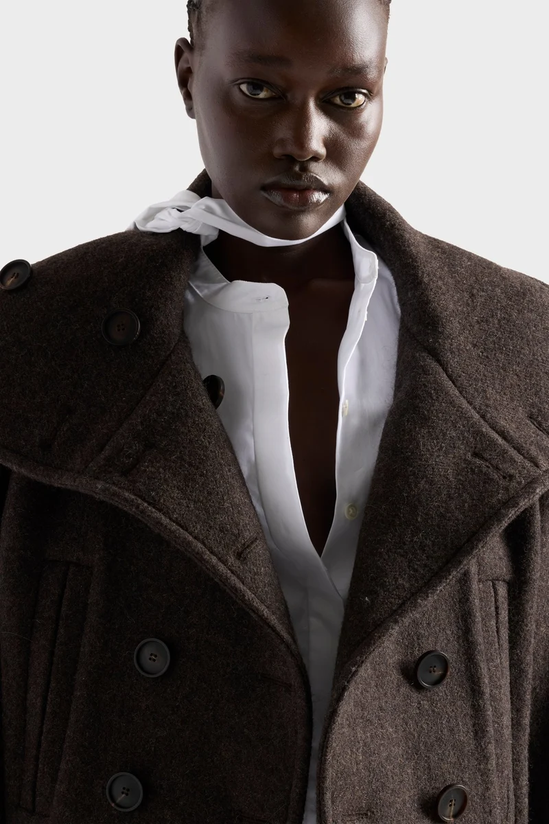 DOUBLE BREASTED HIGH NECK SHORT COAT in Wool Chestnut