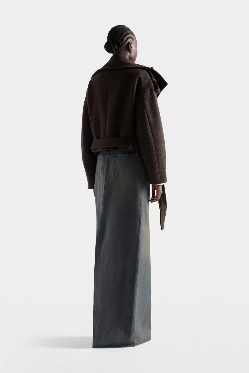 DOUBLE BREASTED HIGH NECK SHORT COAT in Wool Chestnut