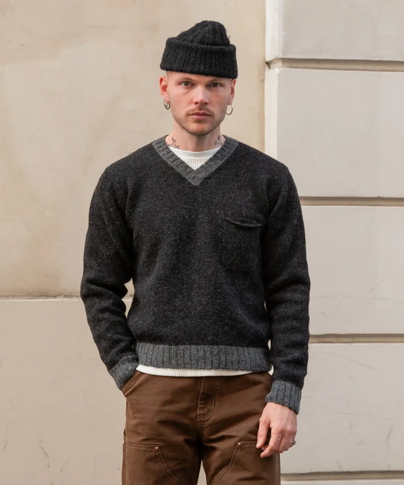 THE V-NECK SHETLAND