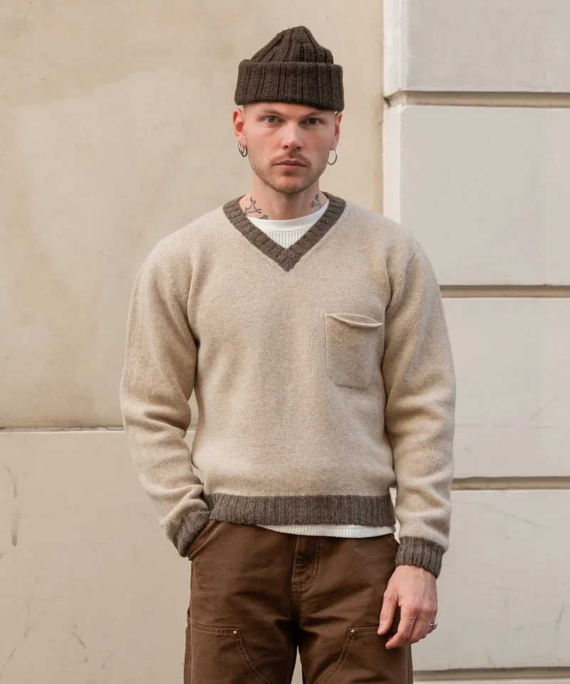 THE V-NECK SHETLAND