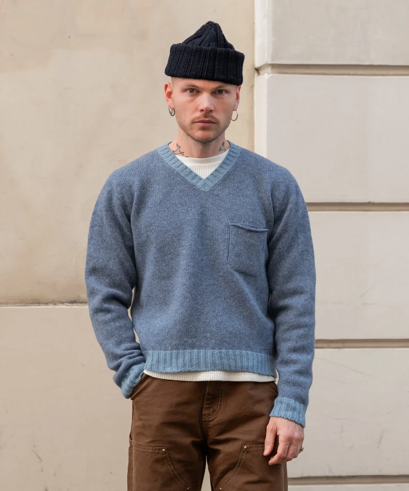 THE V-NECK SHETLAND