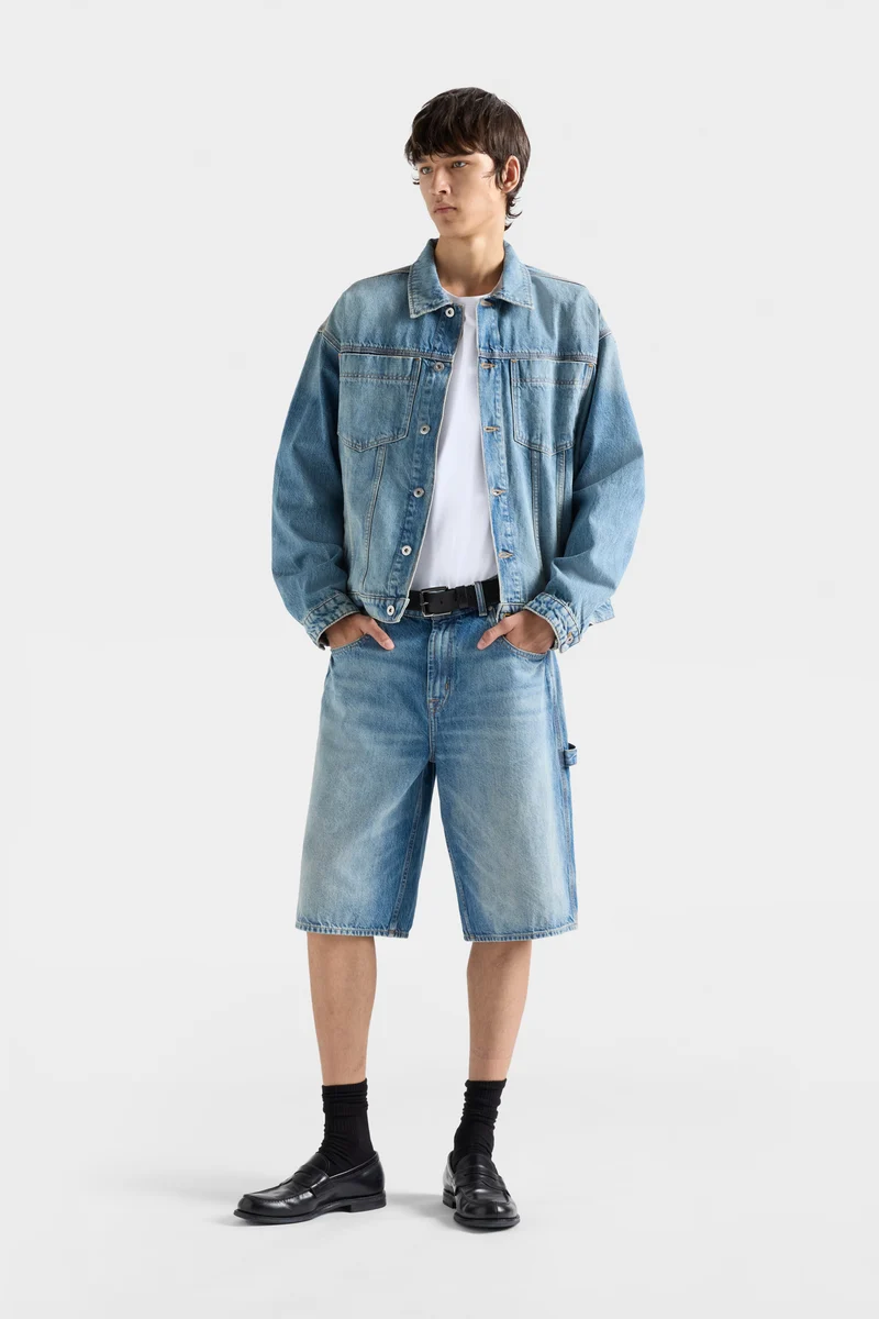 RELAXED TRUCKER JACKET in Denim Mount
