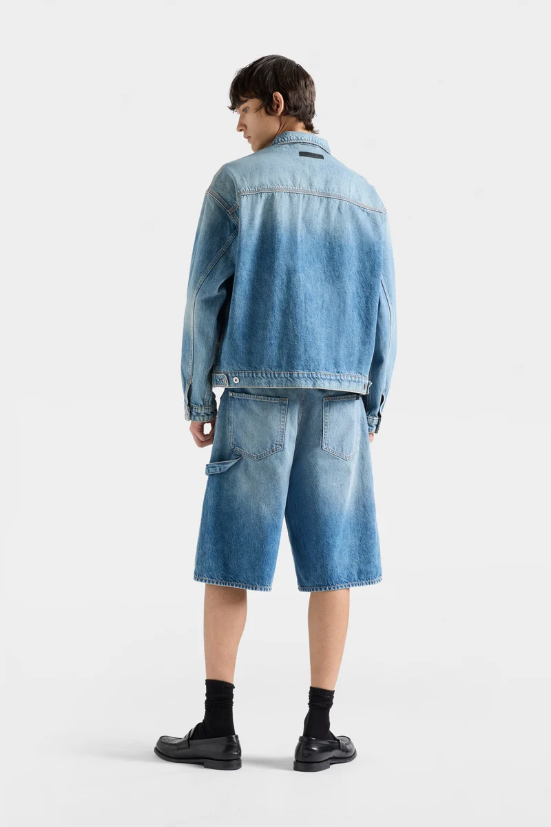 RELAXED TRUCKER JACKET in Denim Mount