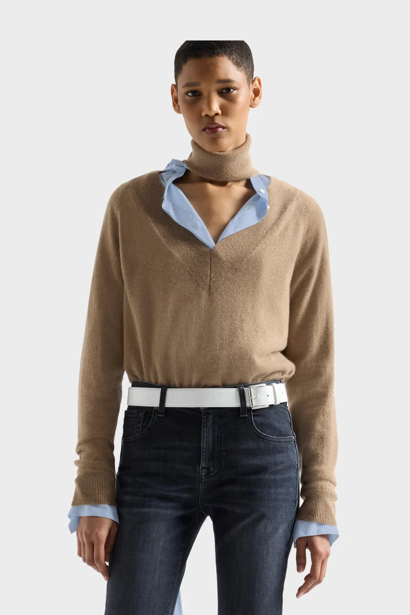 LARGE RIB V-NECK SWEATER in Cashmere Sandcastle