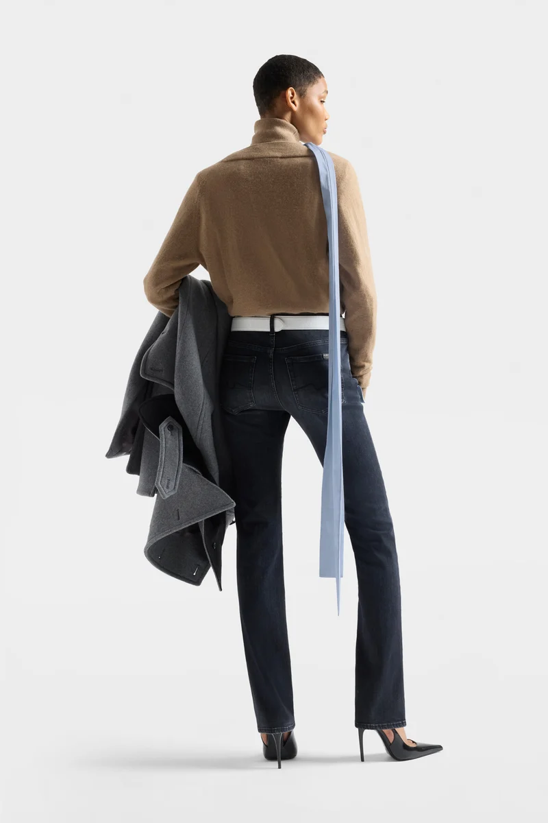 LARGE RIB V-NECK SWEATER in Cashmere Sandcastle