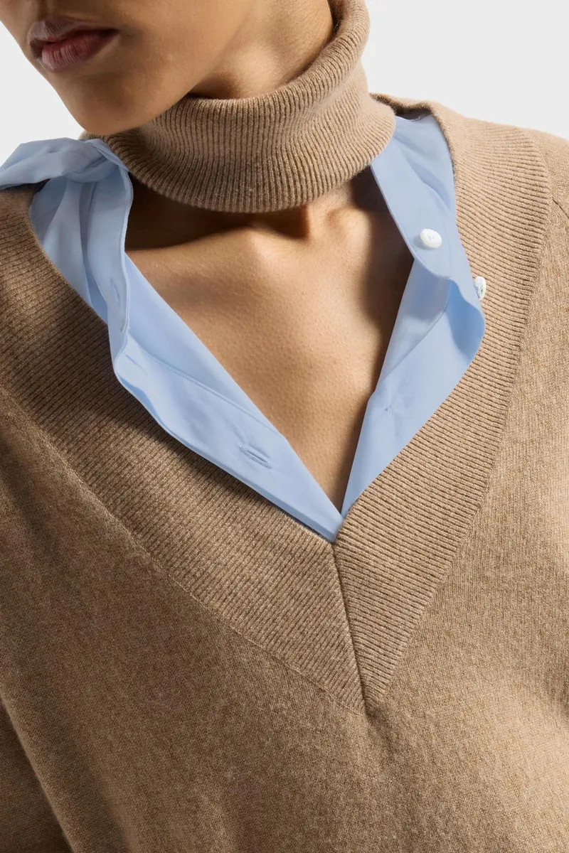 LARGE RIB V-NECK SWEATER in Cashmere Sandcastle
