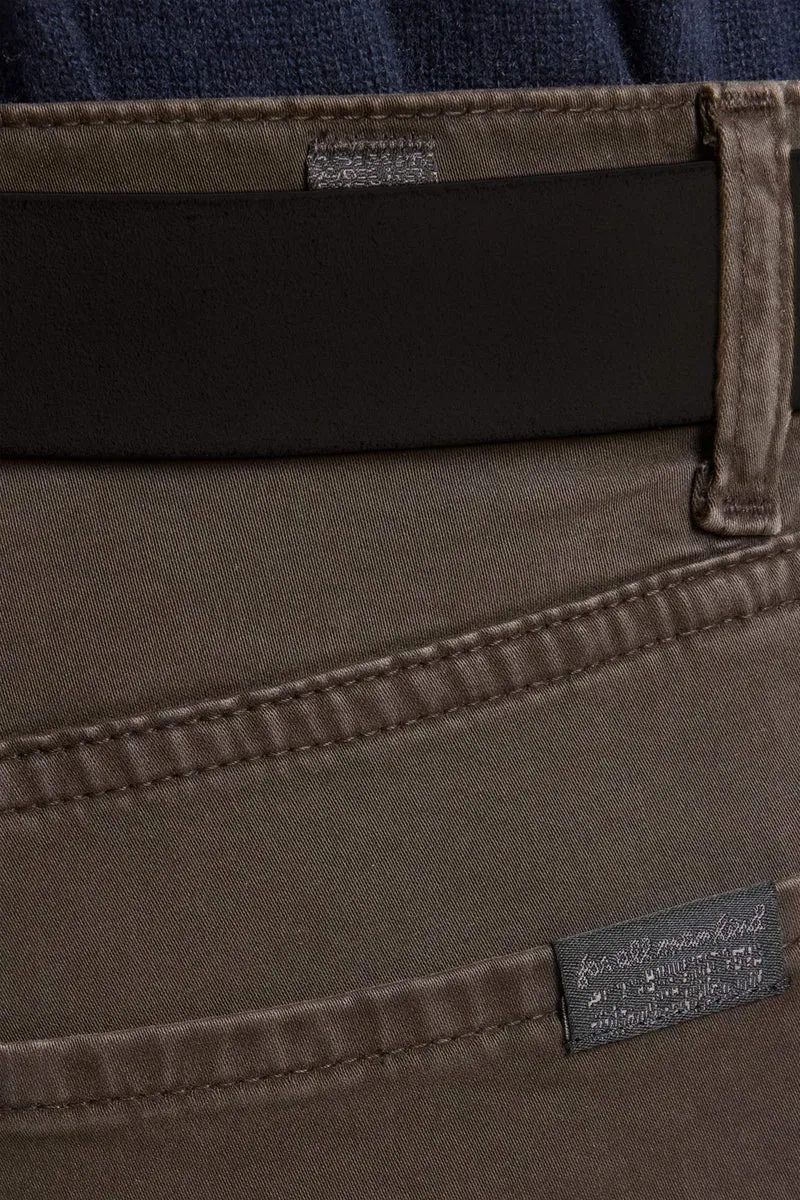 THE STRAIGHT in Luxe Performance Sateen Molasses