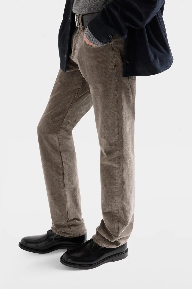 THE STRAIGHT in Corduroy Sandcut