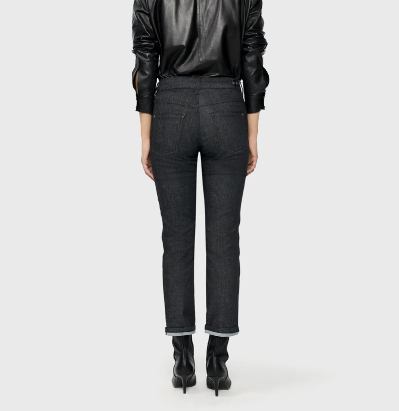 DREAM cropped auth.