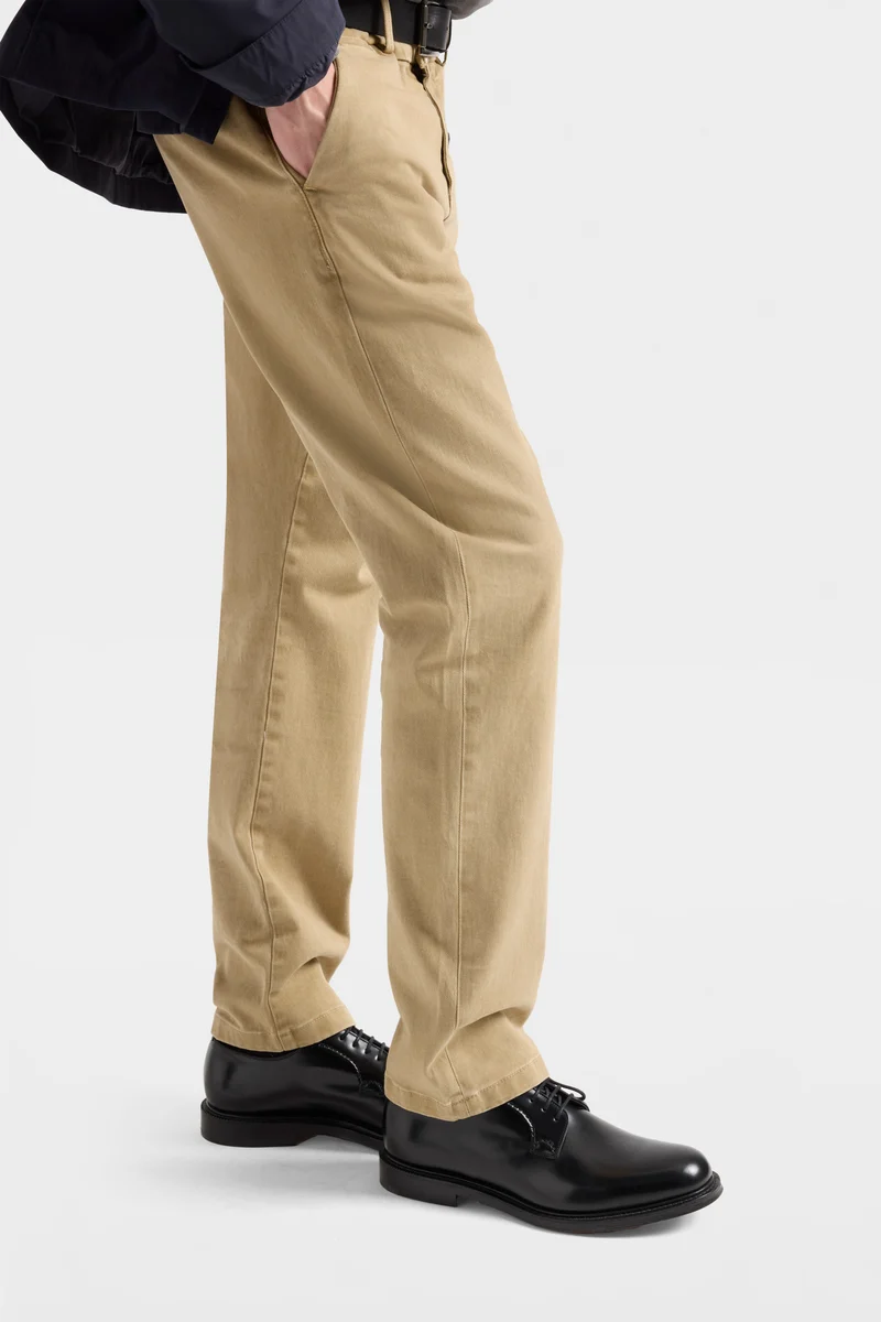 SLIMMY CHINO in Dust Rise