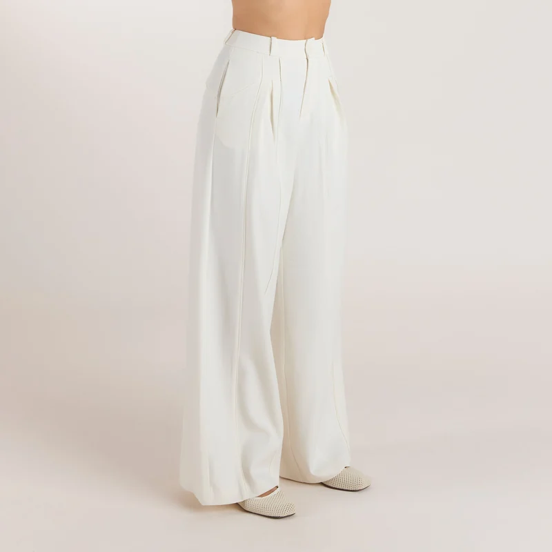 Weite Hose mit Faltendetails - Weissgrau