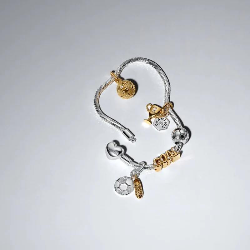 Pandora Moments Vergoldeter Cubic Zirconia Goal Charm 764709C01