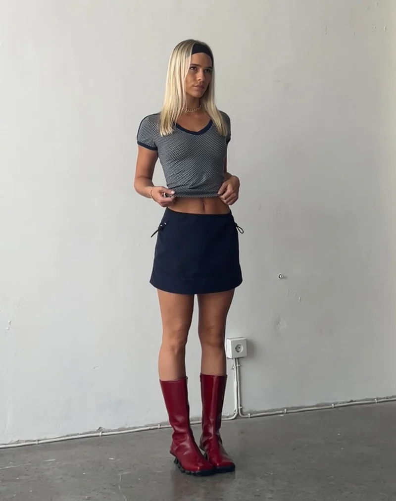Evy Cargo-Minirock in Marineblau mit schwarzen Paspeln