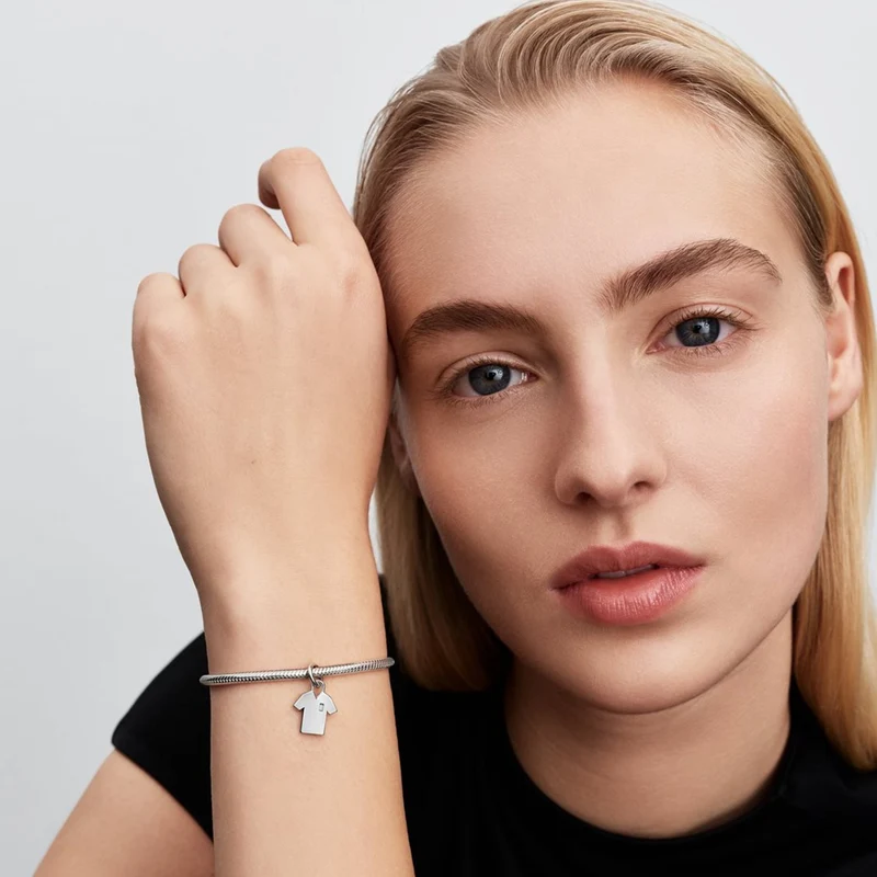 Pandora Moments Cubic Zirconia Gravierbares Fußballtrikot Charm-Anhänger 794708C01