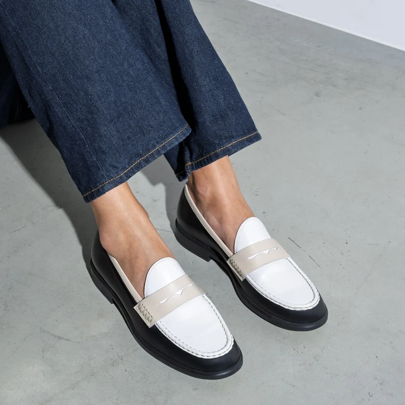 Isabel Bernard Vendôme Blandine Schwarz-Weiß Kalbsleder Loafers mit weißen Details IB51015-10170-36