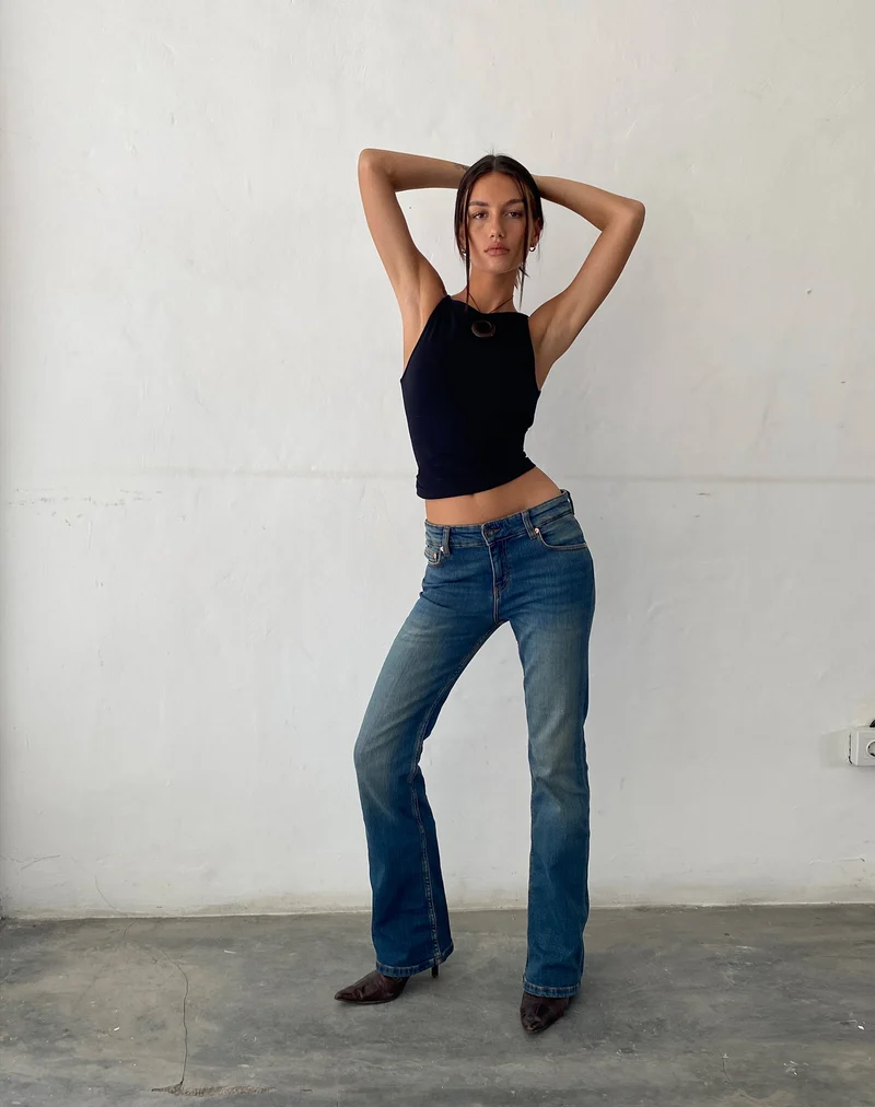 Low Rise Bootleg Jeans in Mid Vintage Blau