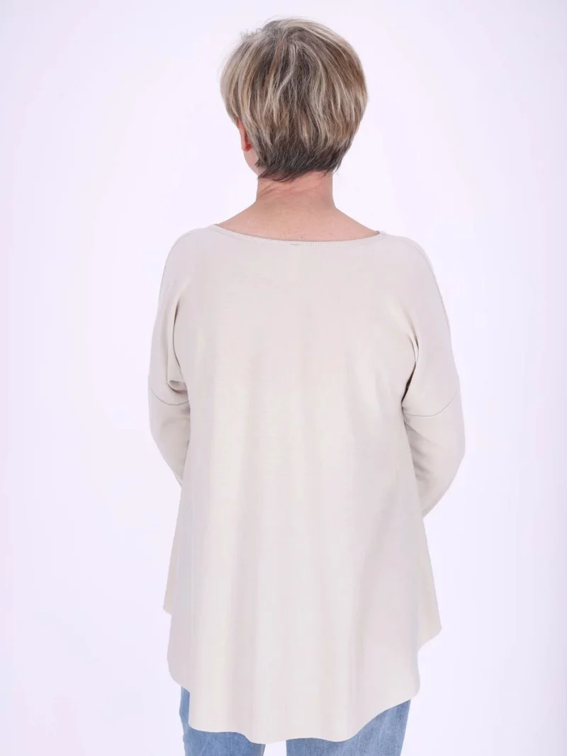 Beiges Damen Shirt mit offenen Kanten – locker & lässig
