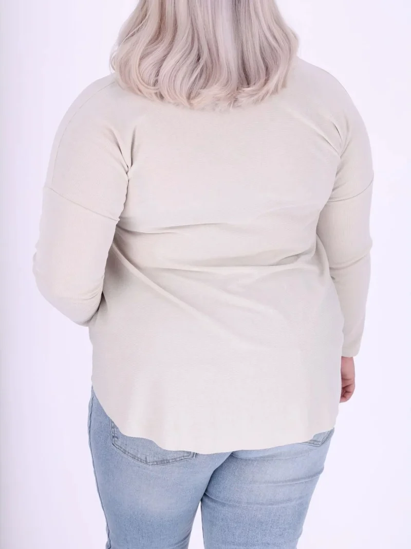 Beiges Damen Shirt mit offenen Kanten – locker & lässig