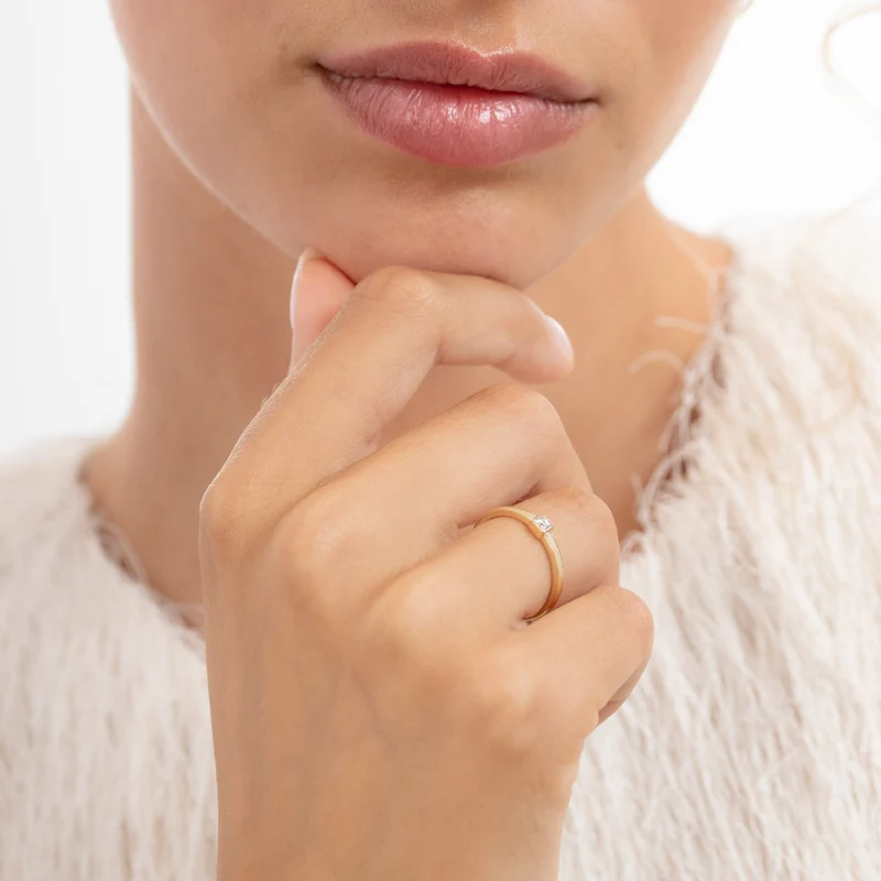 Isabel Bernard Rivoli Jodi 14 Karat Gold Stapelring mit Zirkonia-Stein IB330111-50