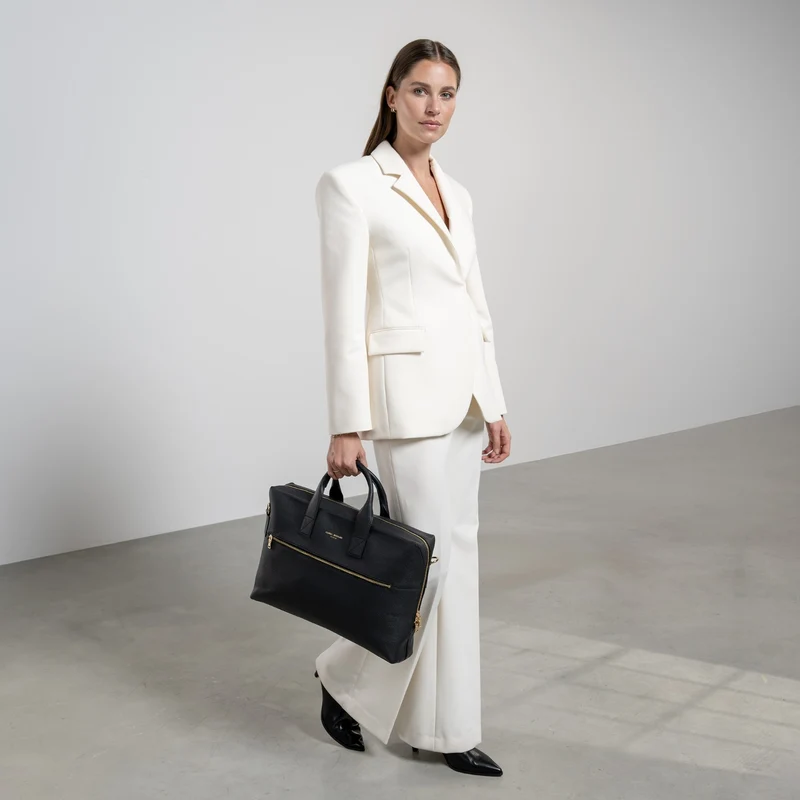 Isabel Bernard Honoré Anique Handtasche aus schwarzem Kalbsleder IB25071