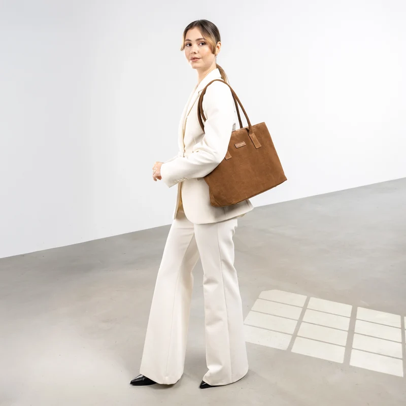 Isabel Bernard Honoré Elin Braune Wildleder Schultertasche IB25111-130