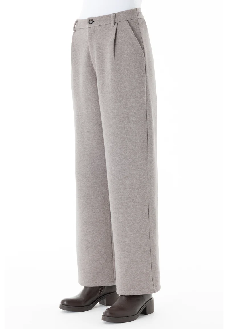 Straight-Hose aus recyceltem Polyester und Bio-Baumwolle
