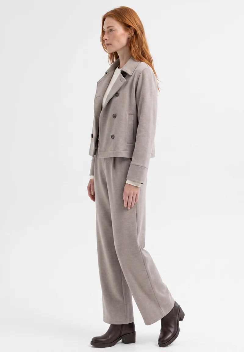 Straight-Hose aus recyceltem Polyester und Bio-Baumwolle