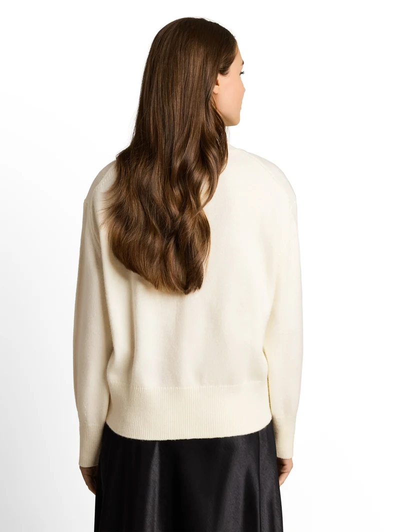 knit cosy embroidered mock-nec, Whisper White