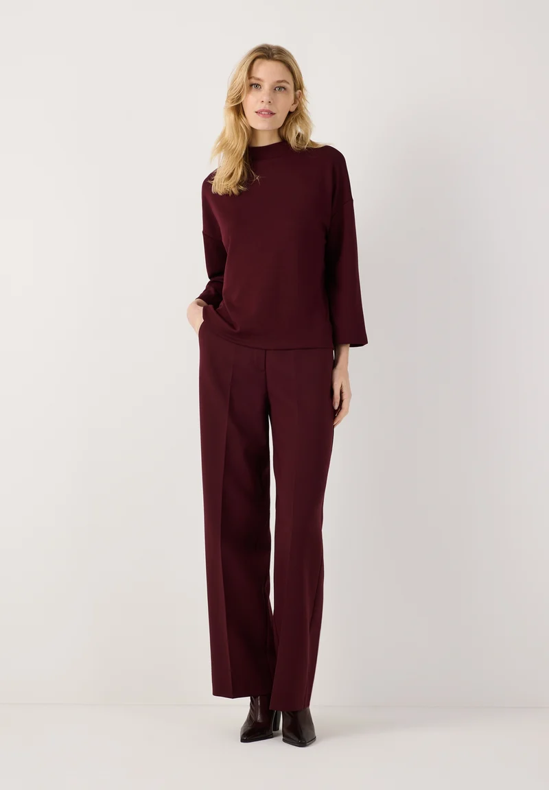 Sweatshirt with Turtleneck, pomegranate red