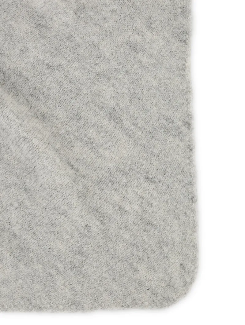 alpaca blend triangel scarf, soft grey melange