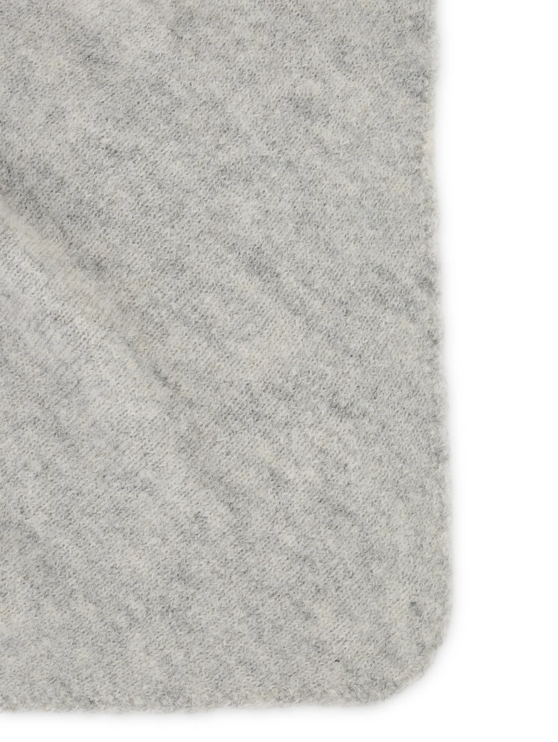 alpaca blend triangel scarf, soft grey melange