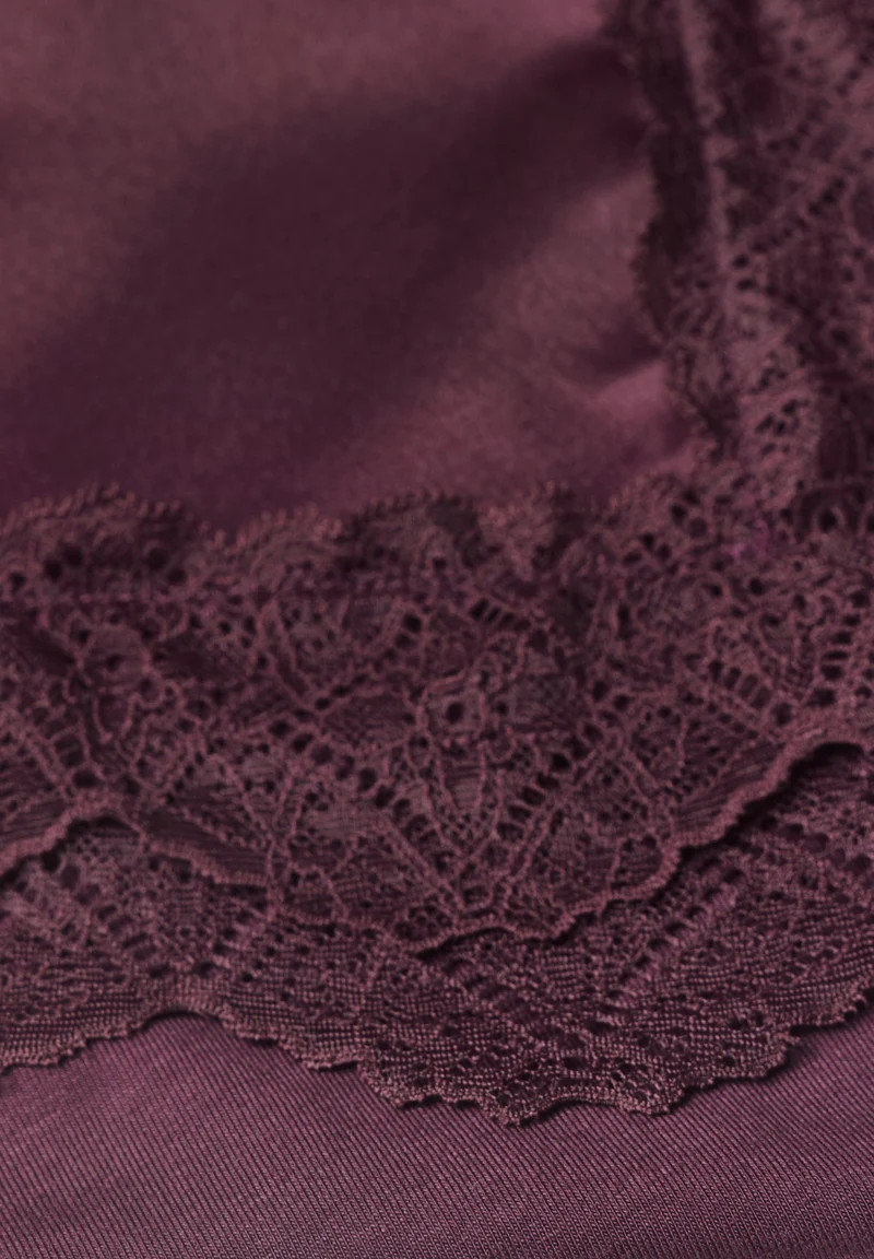 top w.diagonal woven bottom, rustic rouge
