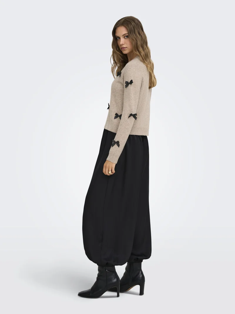 ONLNOELLE LS BOW PULLOVER KNT, Beige/W. Black Bows