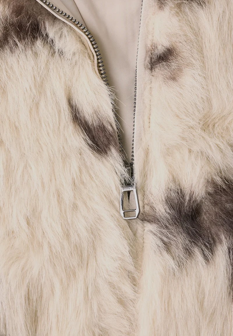Studio Fake Fur Jkt w. Cow AOP, light sunstone beige