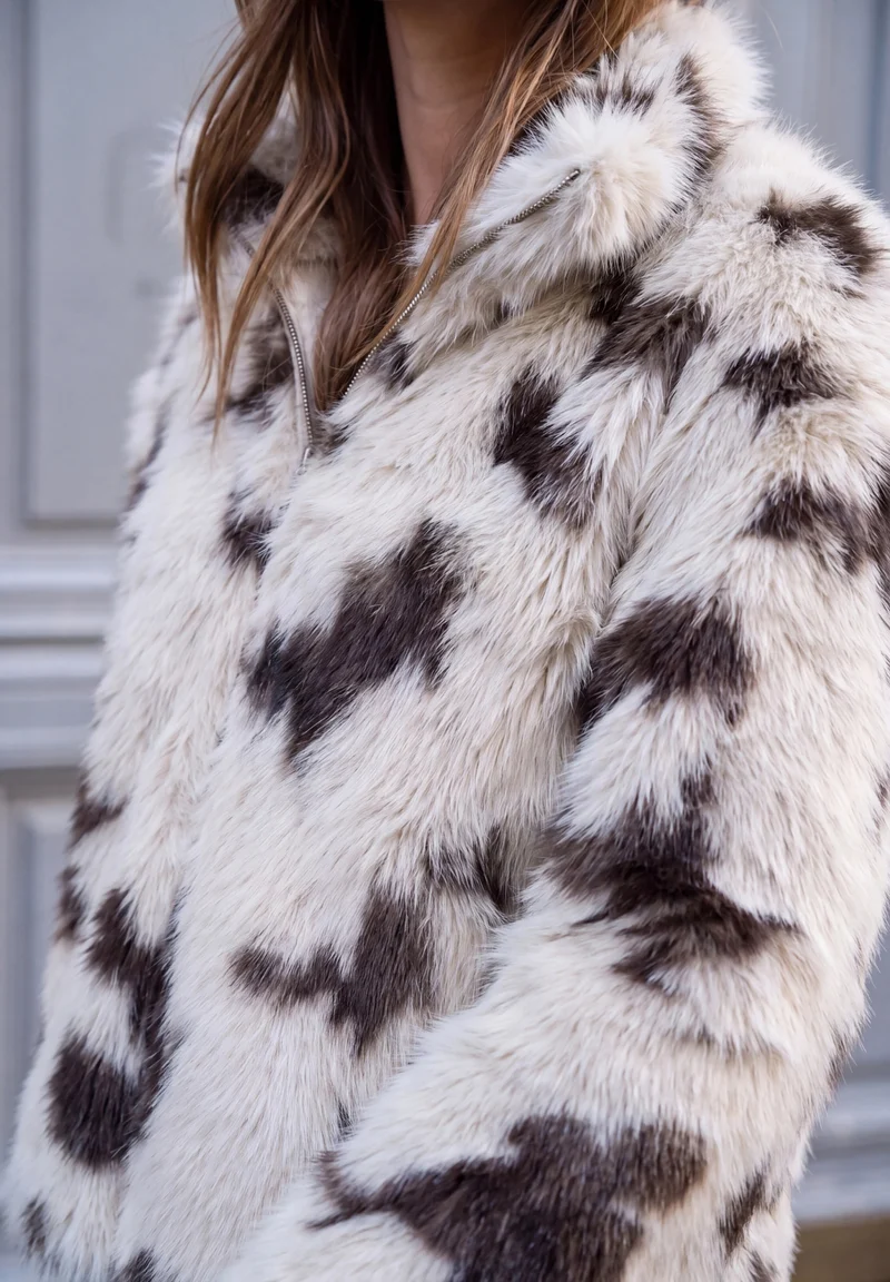 Studio Fake Fur Jkt w. Cow AOP, light sunstone beige