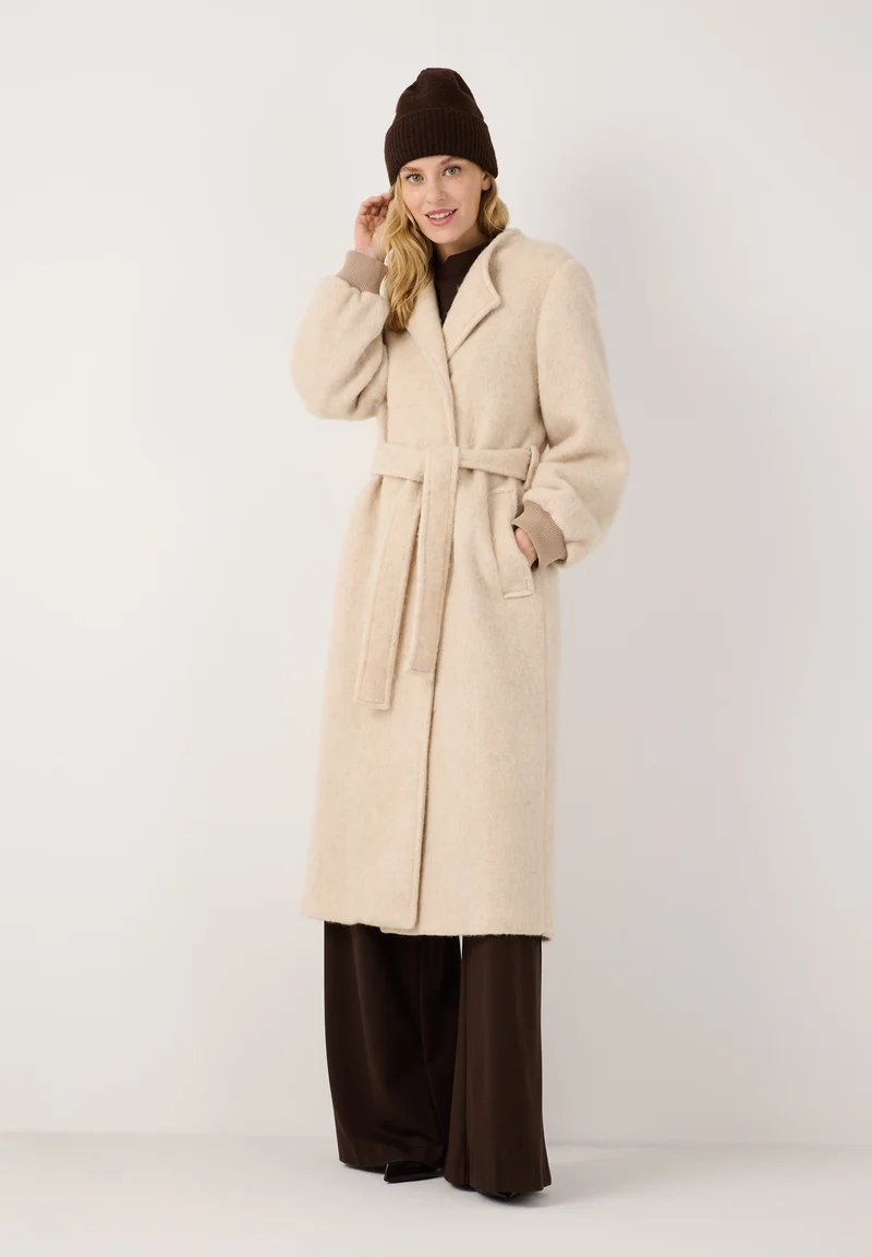 Hairy Bouclé Coat w Balloon Sleeve, powder cream
